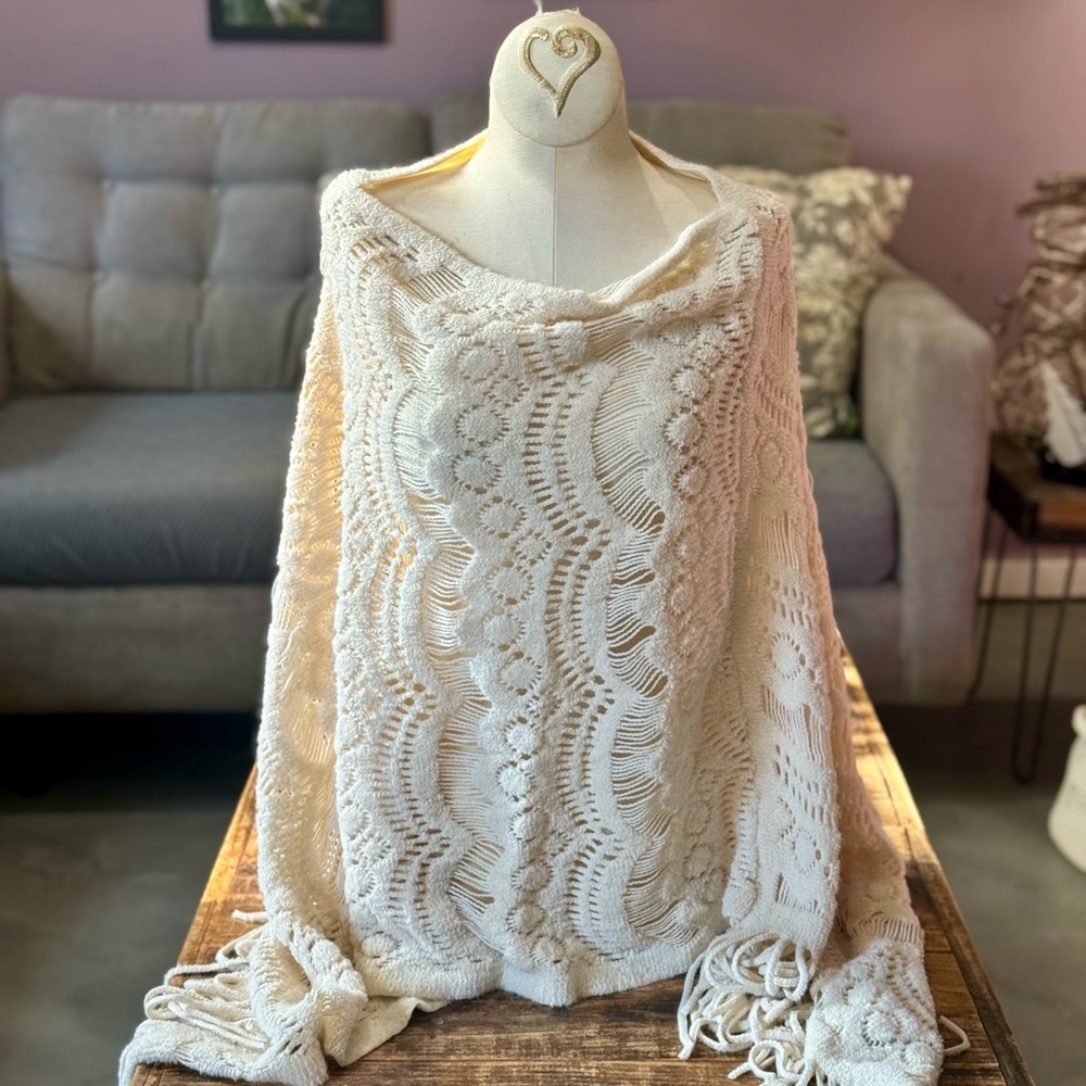 NWT Three Bird Nest Sea Beyond Lace Ponco Cream discontinued color